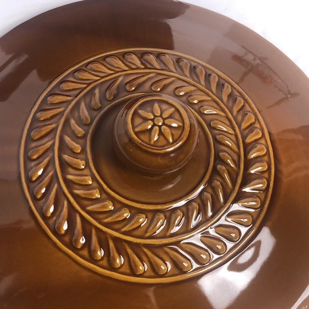 Savinio Designs Covered Casserole Dish Stoneware Handle Lid Brown Green 9